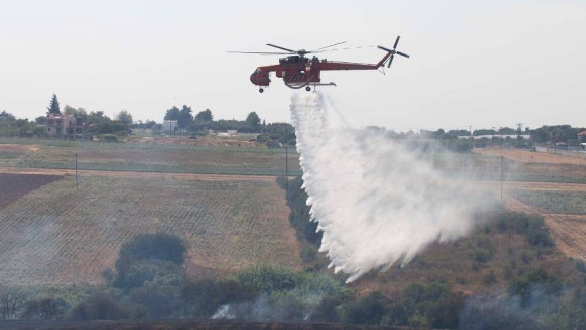 Πυροσβέστες από τη Βουλγαρία σβήνουν πυρκαγιά κοντά στη Θεσσαλονίκη