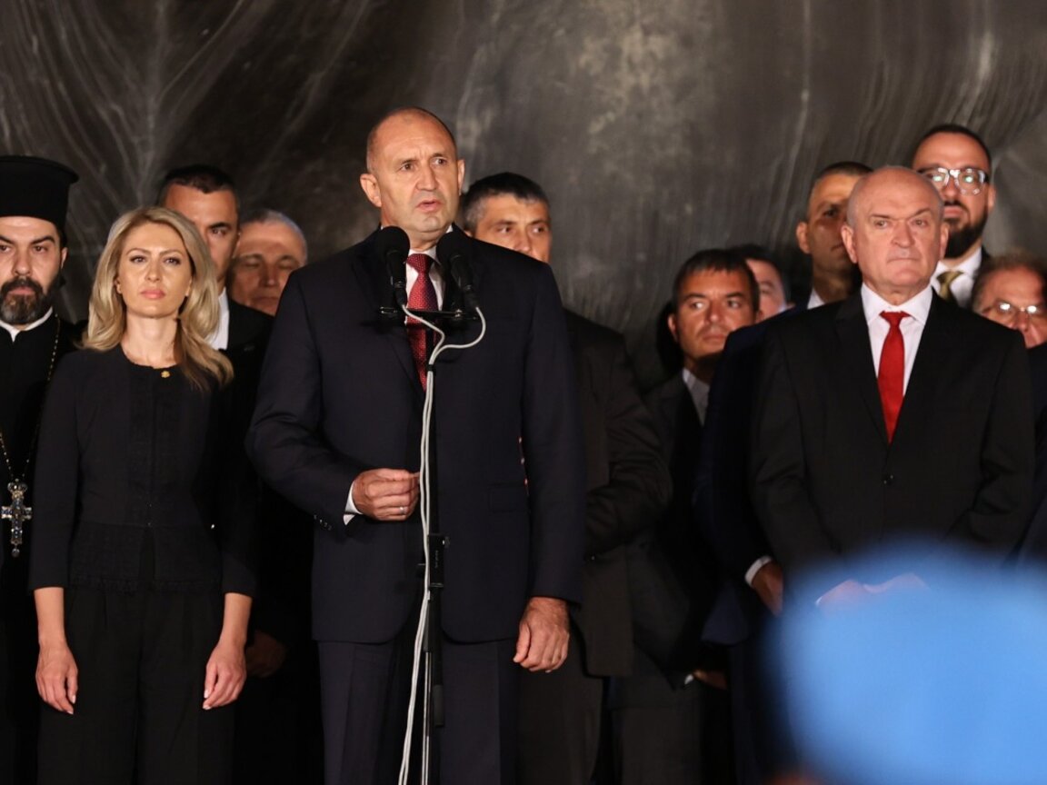 Raya Nazaryan (L), Rumen Radev (M) and Dimitar Glavchev (R)