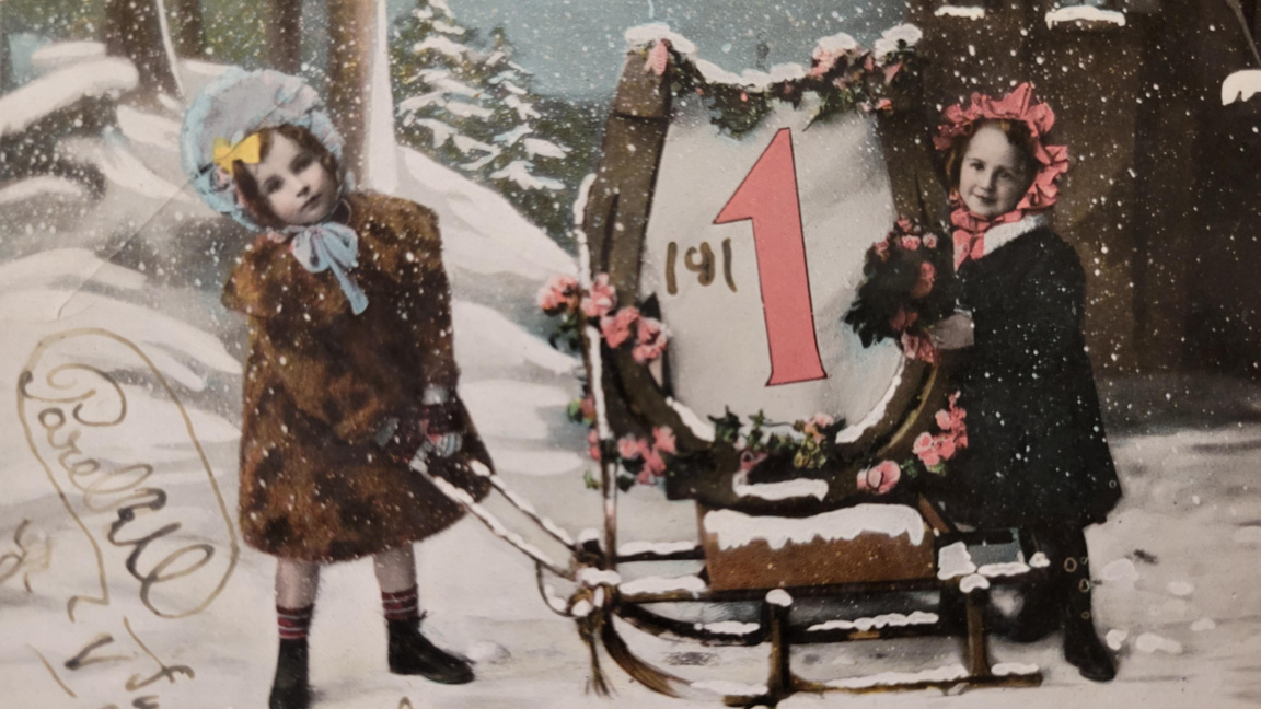 Коледни картички на повече от век показва Музеят за история на Варна