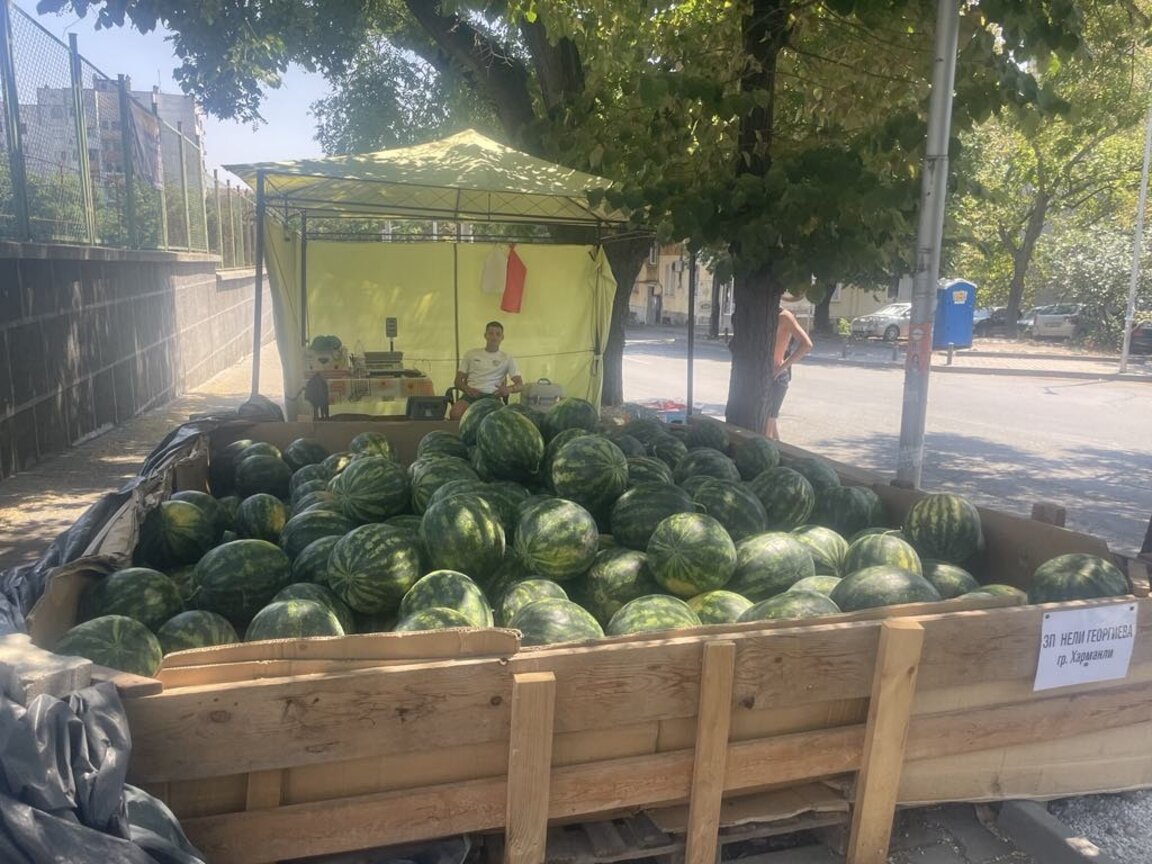 Своеобразна улица на дините има в Стара Загора