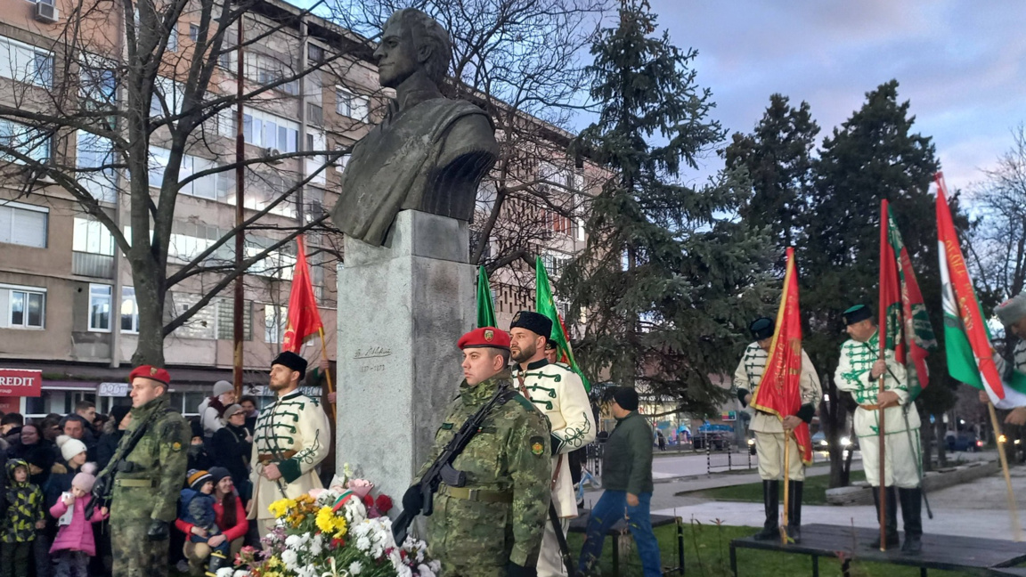 Паметник Левски