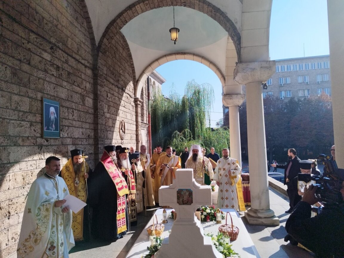 Патриарх Даниил отслужи заупокойна литургия по повод 80 години от рождението на патриарх Неофит