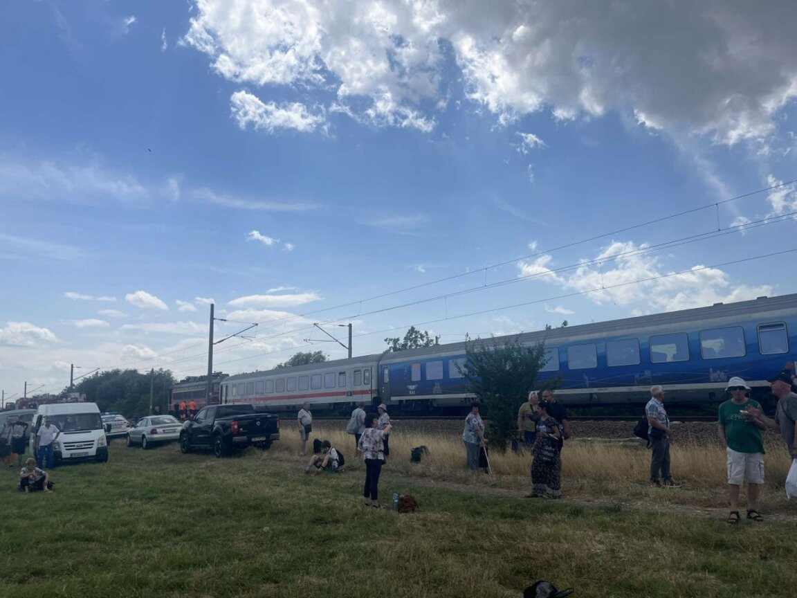 Потушиха пожара в локомотива на влака Варна - София
