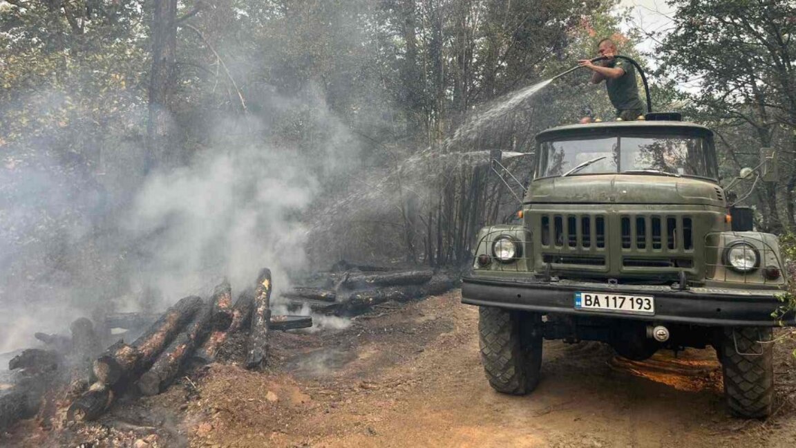 Пожары не угрожают населенным пунктам