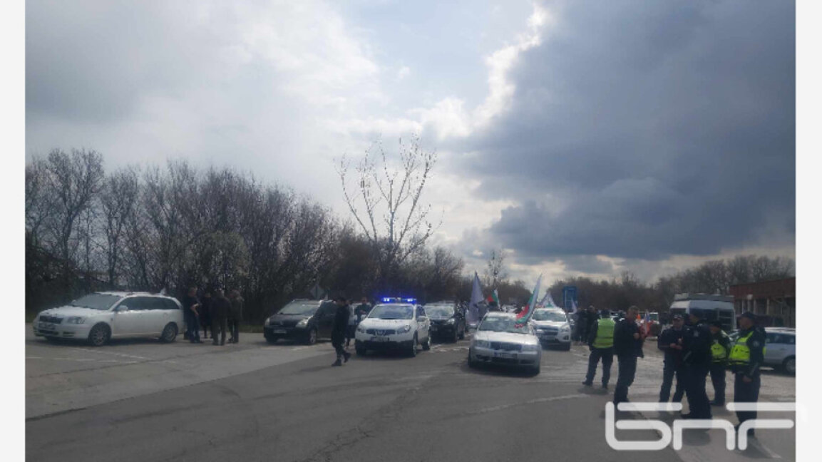 Миньори и енергетици затварят пътни артерии в Старозагорскa oбласт и Нова Загора