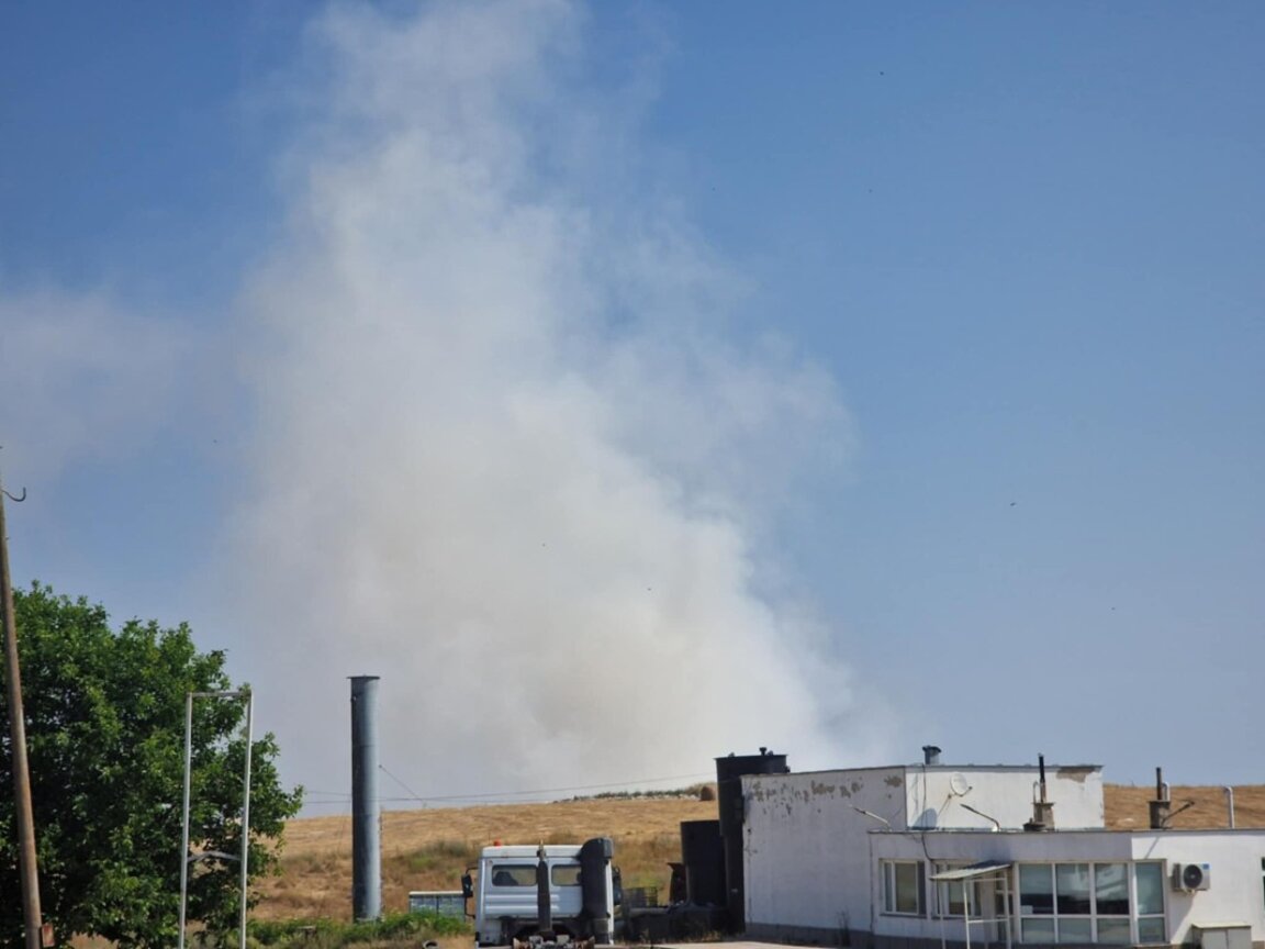 Пожар пламна в Регионалното депо на Разград