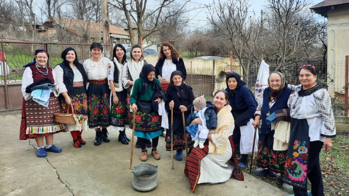 Femeile bulgare din Izvoarele au recreat obiceiul Babinden