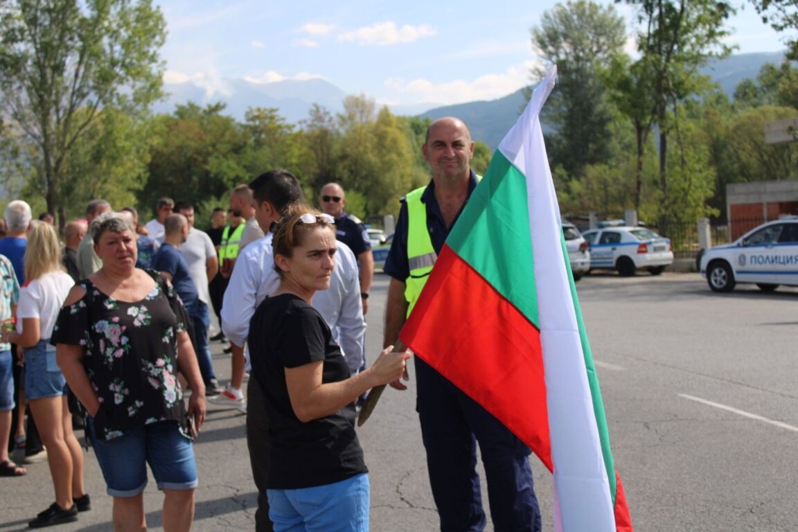 Протест затваря пътя Ямбол-Средец