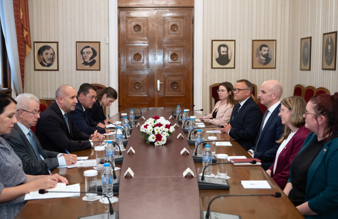 Президентът Румен Радев се срещна с посланика на Великобритания у нас Натаниел Копси