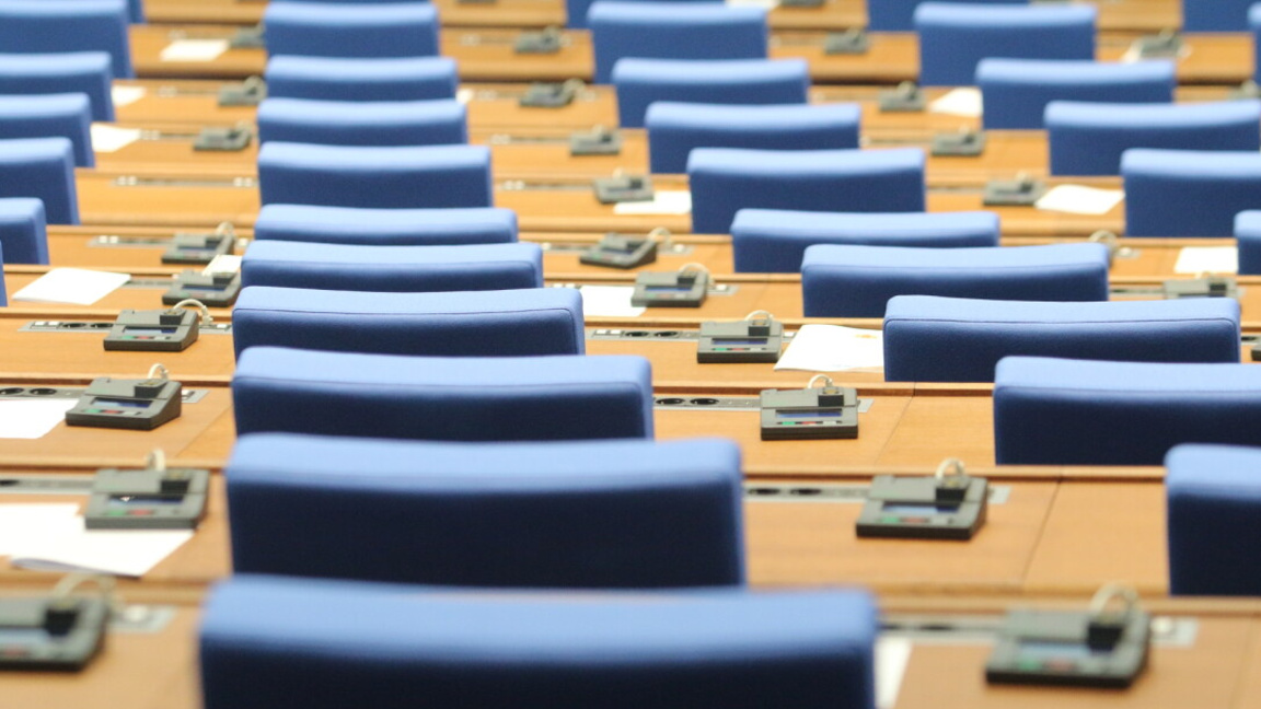 Шестият вот срещу кабинета "Желязков" - парламентът го гласува в 13:30