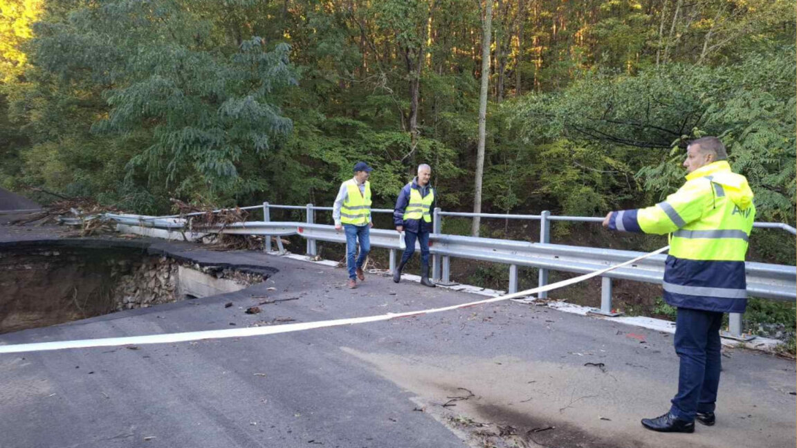 Спешно обезопасяват срутилия се мост в Царево