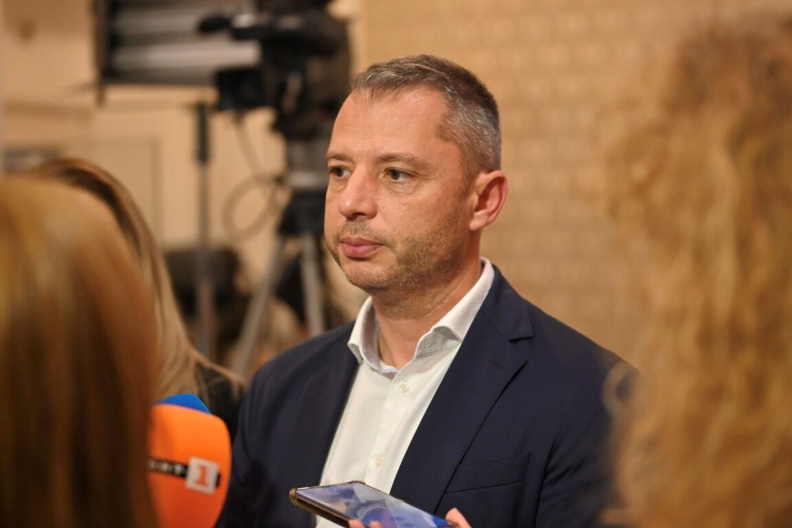 Делян Добрев