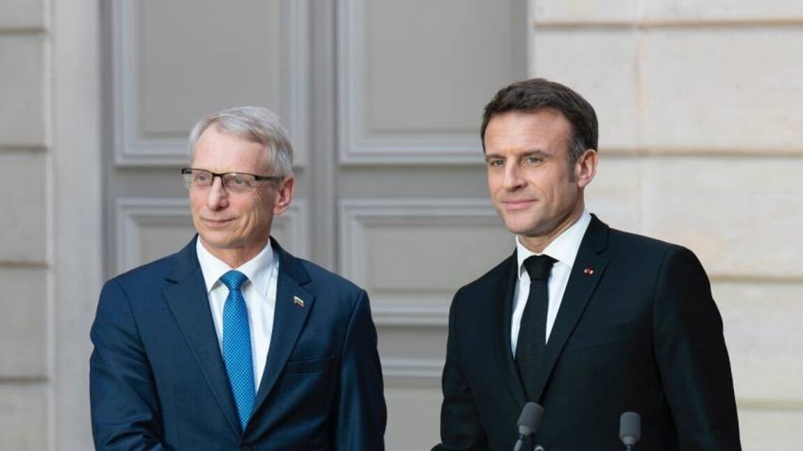 El presidente francés, Emmanuel Macron, dio las gracias al primer ministro búlgaro, Nikolay Denkov