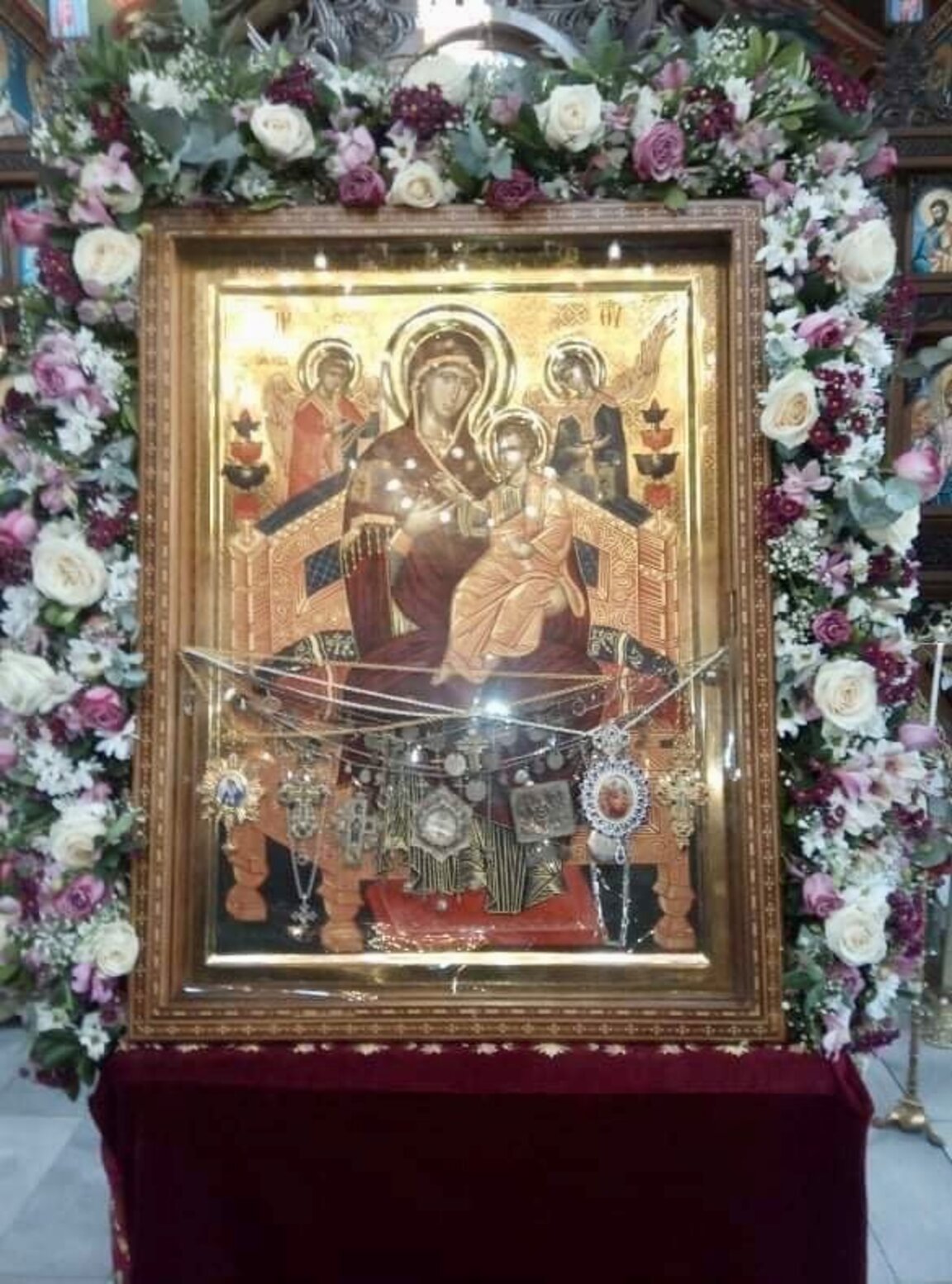 Чудотворната икона Пресвета Богородица "Всецарица"
