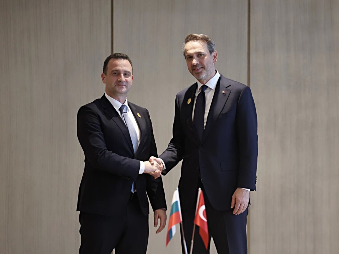 Zhecho Stankov (L) and Alparslan Bayraktar