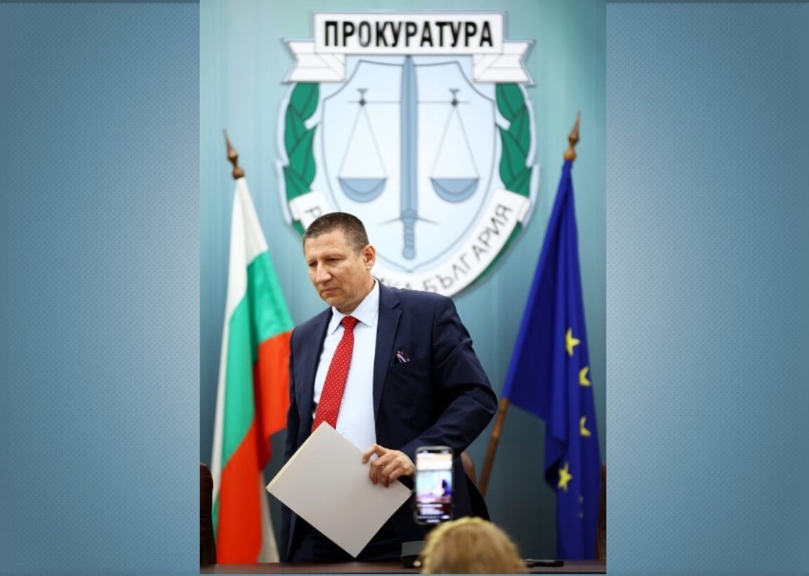 FBI’dan Bulgaristan Başsavcı Vekili Borislav Sarafov’a plaket