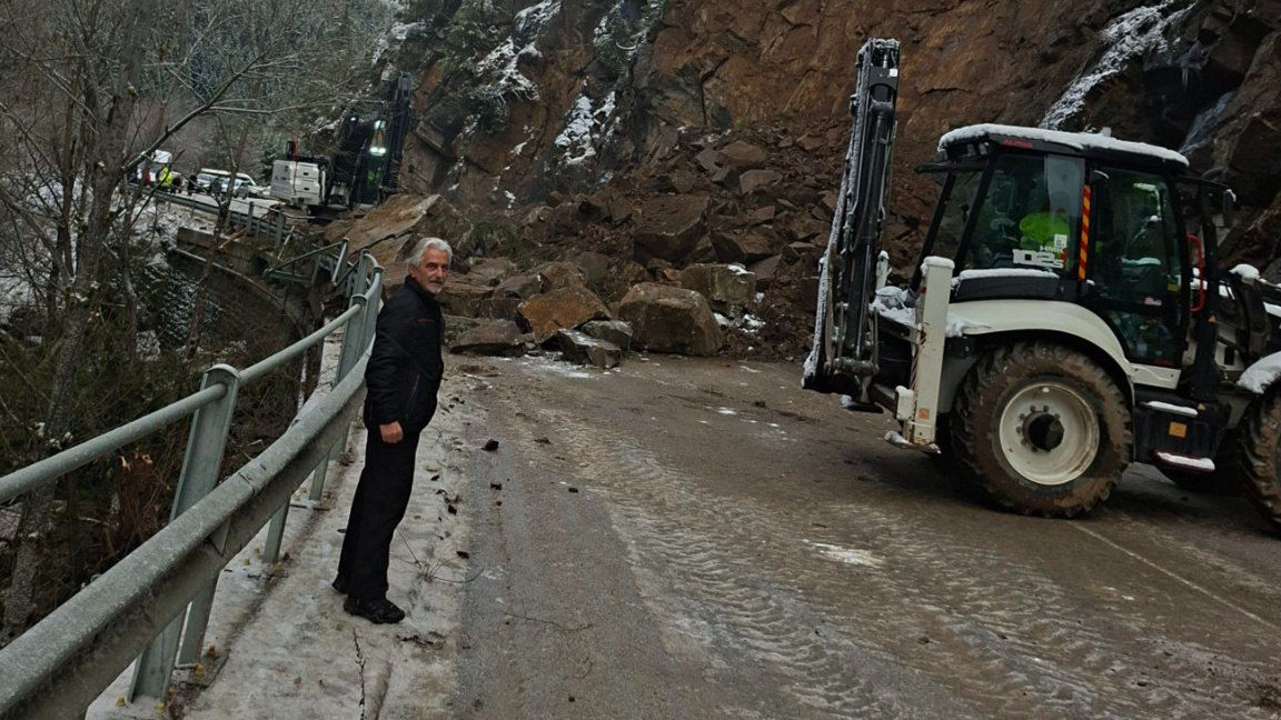 Отворено за преминаване е едното платно ...