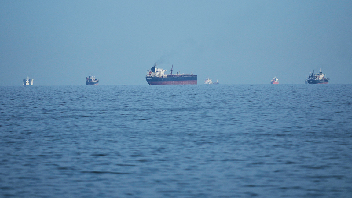 България може да играе важна роля в свързаността между Китай и Европа - Кораби в района на Ормузкия проток, 11 март 2026 г.