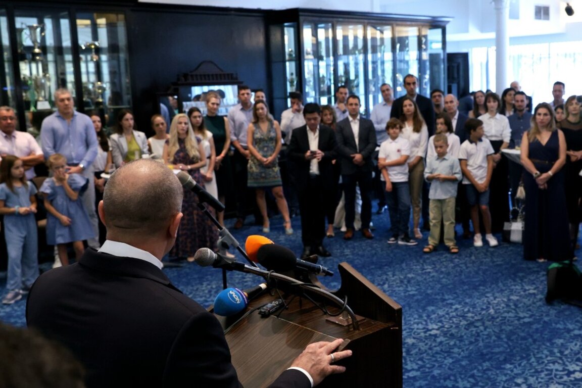 Президентът Румен Радев се срещна с българите в Сингапур