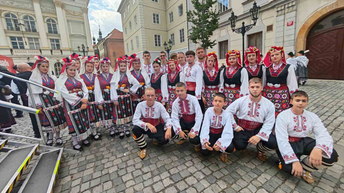 "Гайтани" с Гран при от Прага