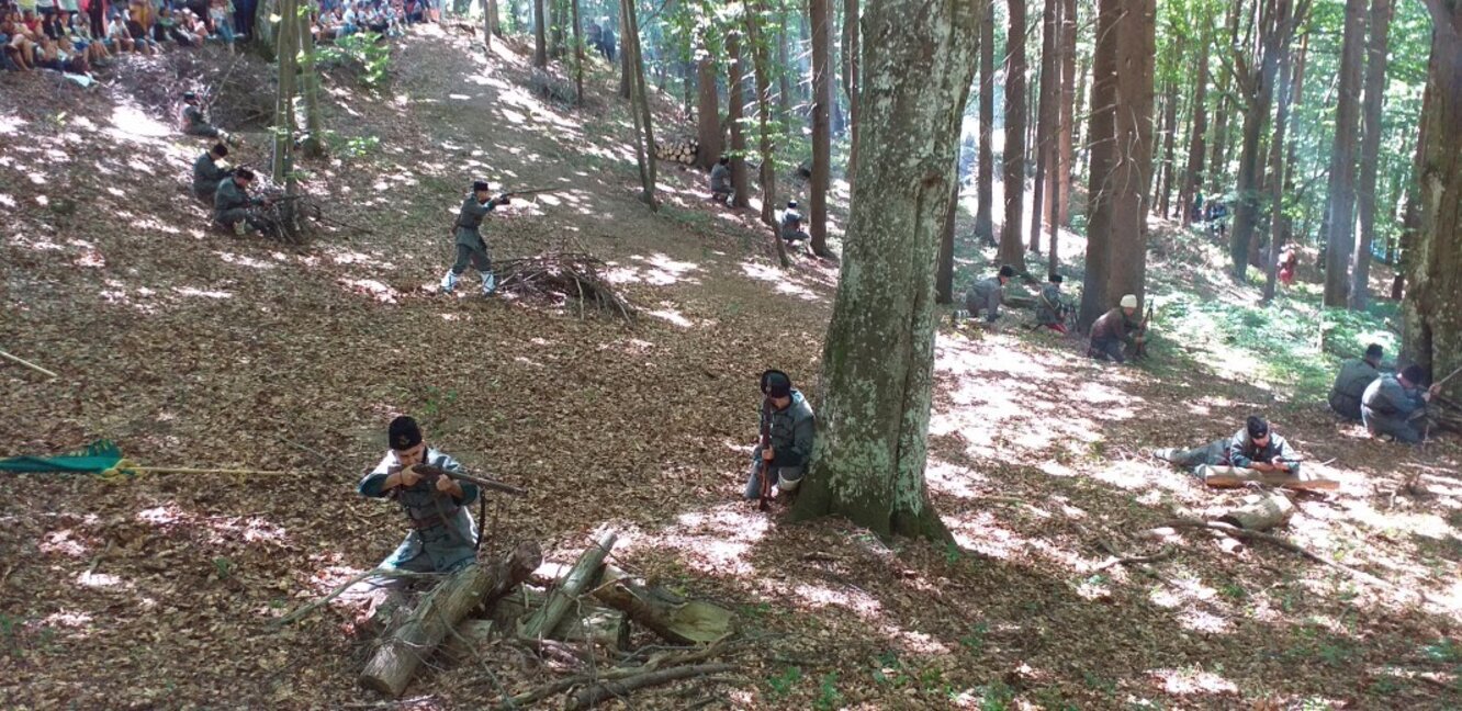 Más de 120 participantes en la recreación de la batalla de Buzludzha