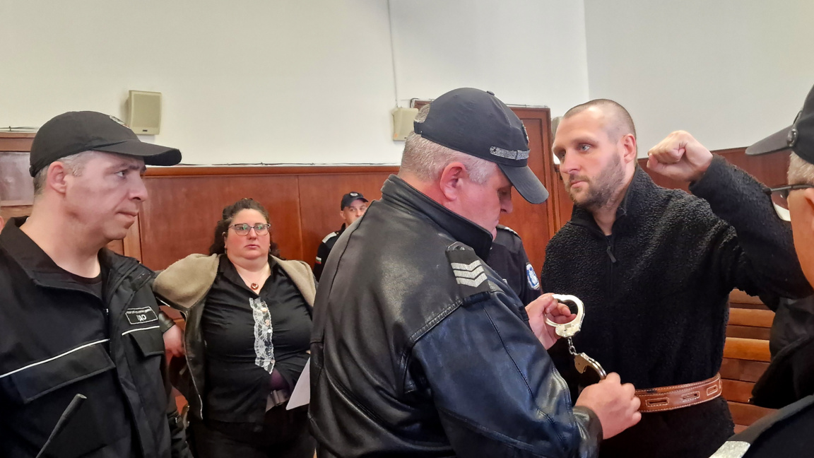 Bulgaria extradites American wanted for arson and sabotage to Czech Republic