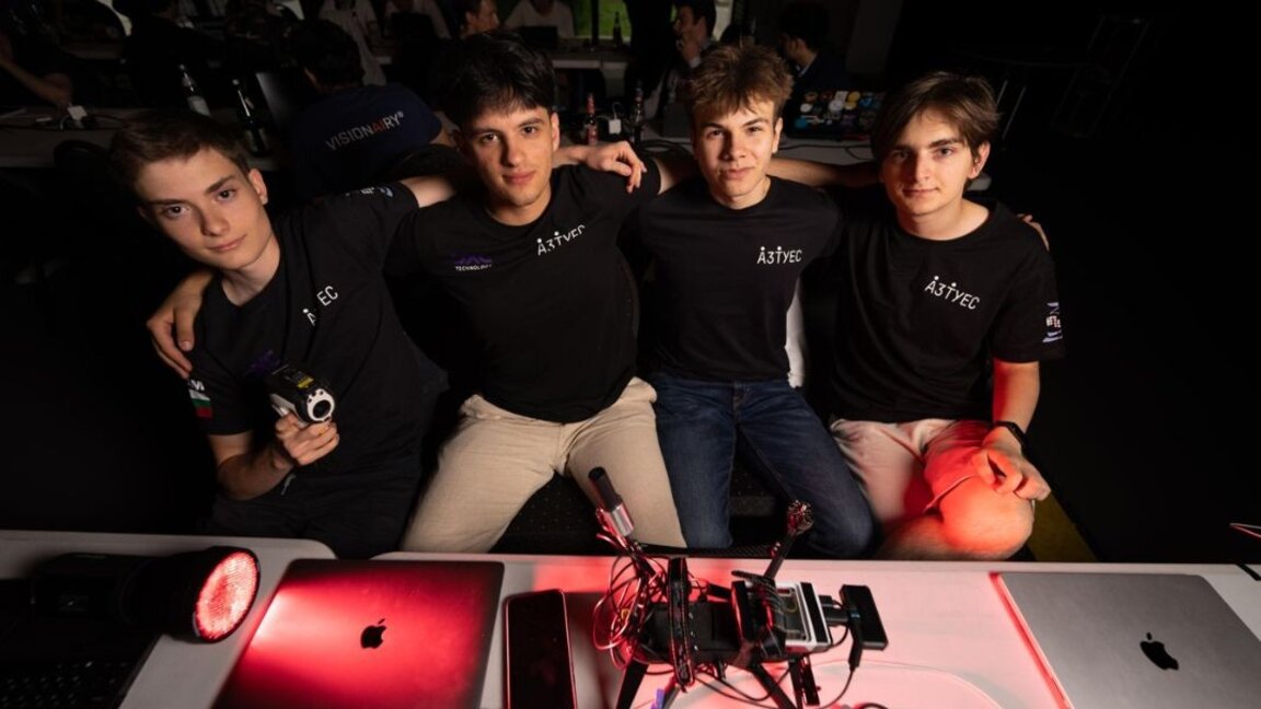 Български ученици разработват проект за откриване на противопехотни мини