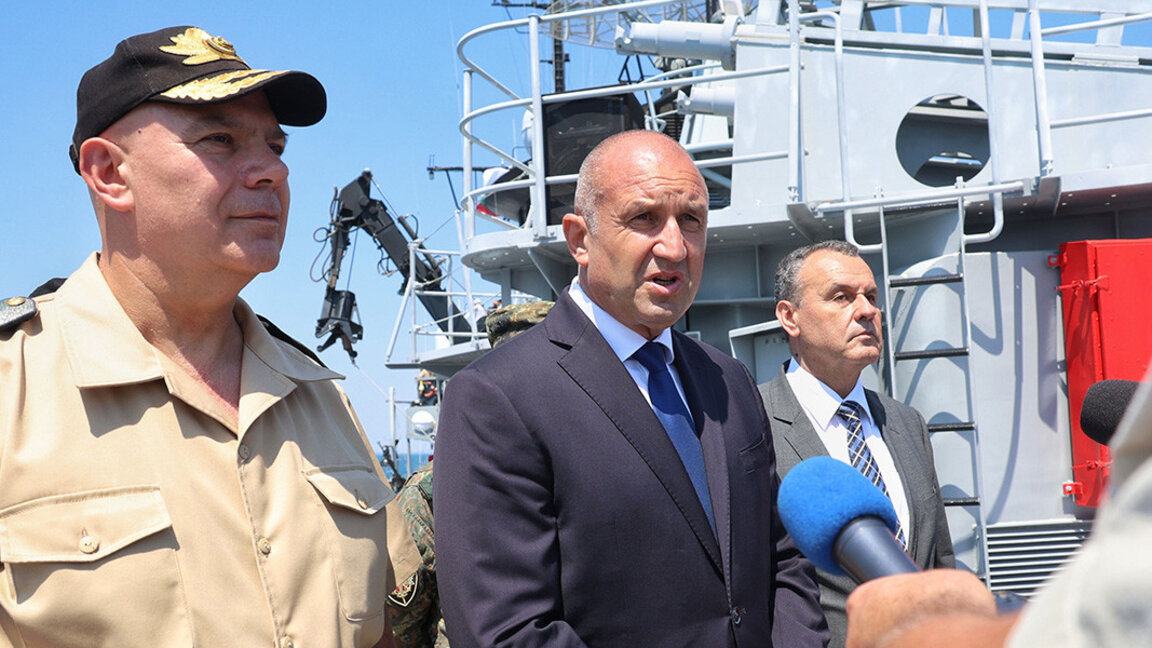 De la bordul fregatei Drazki, președintele a cerut ca modernizarea Forțelor Navale să continue