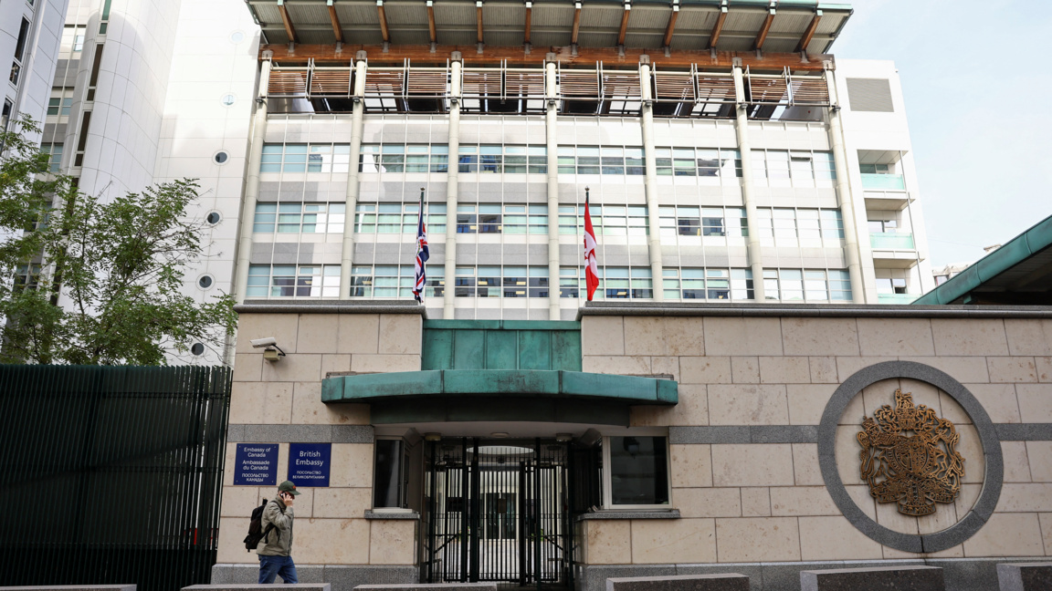 Посолствата на Великобритания и Канада в Москва.