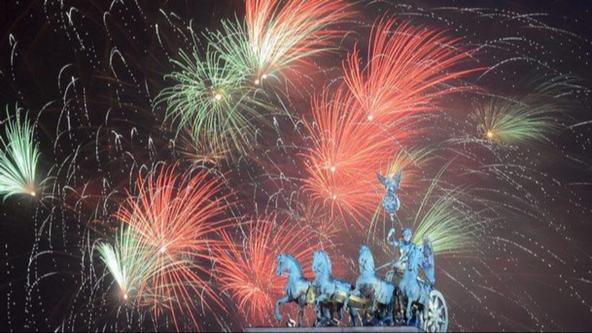 Берлин Брандербугската врата нова година фойерверки