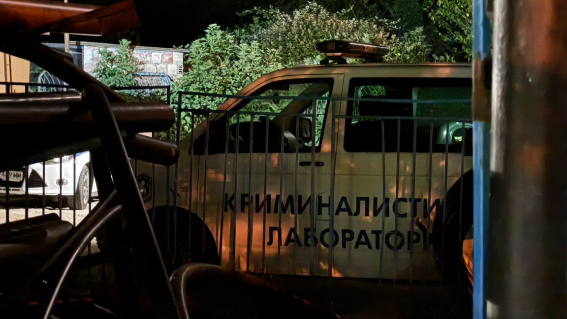 Микробусът по време на акцията в Несебър