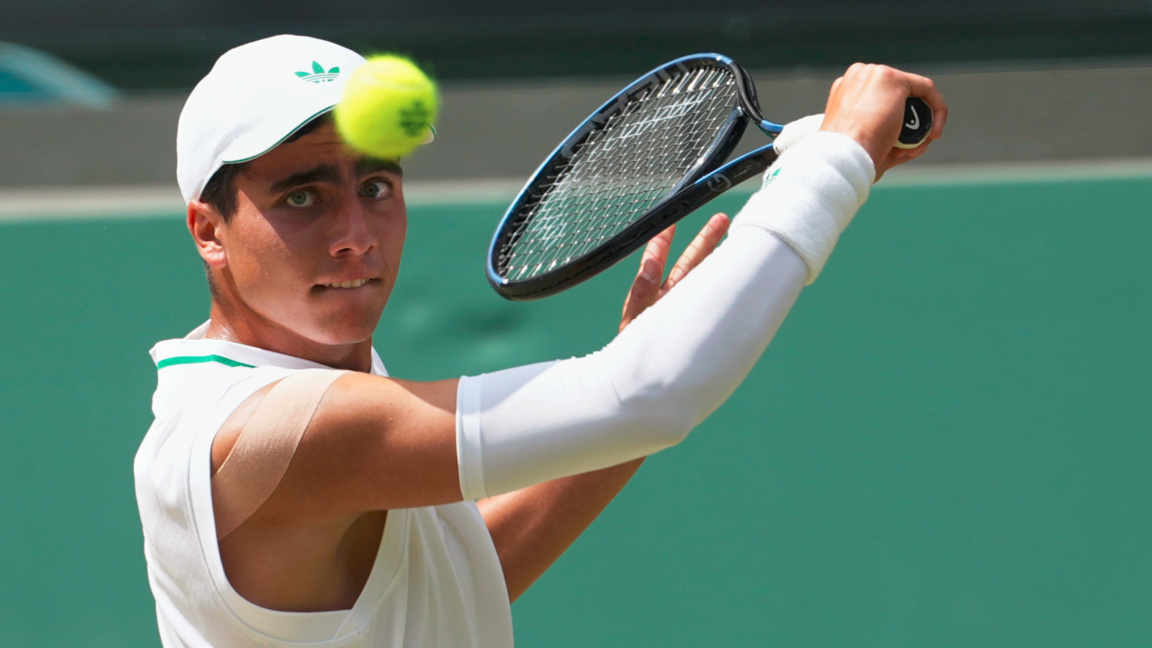 Tennis: Ivan Ivanov termine la saison en №1 chez les juniors