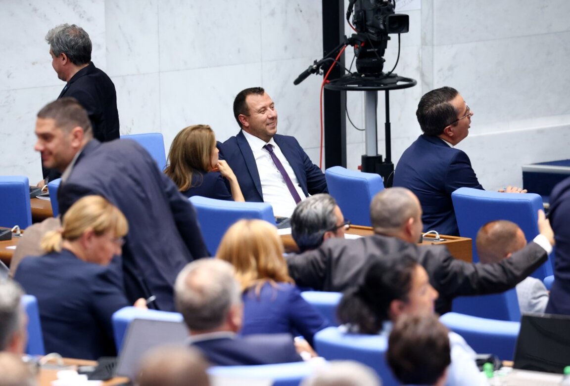 Parlament verwirft Referendum über den Euro