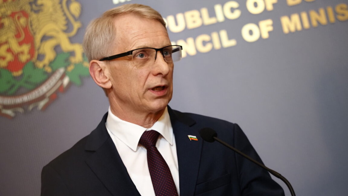 Трима от настоящите министри са уведомили Денков, че смятат да останат в служебния кабинет