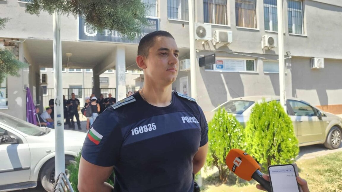 Инспектор Александър Марков от сектор Охранителна полиция към районното в село Труд