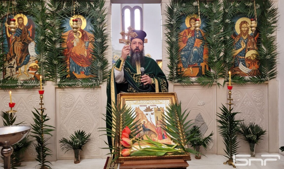 Свещеноиконом Николай Величков