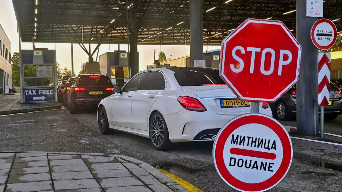 Intense car traffic towards Türkiye continues