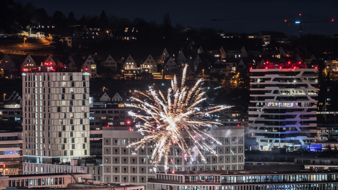 Новогодишна заря в небето над германския град Щутгарт