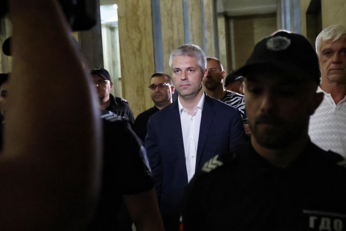 Кметът на Варна и двамата общински съветници остават в ареста
