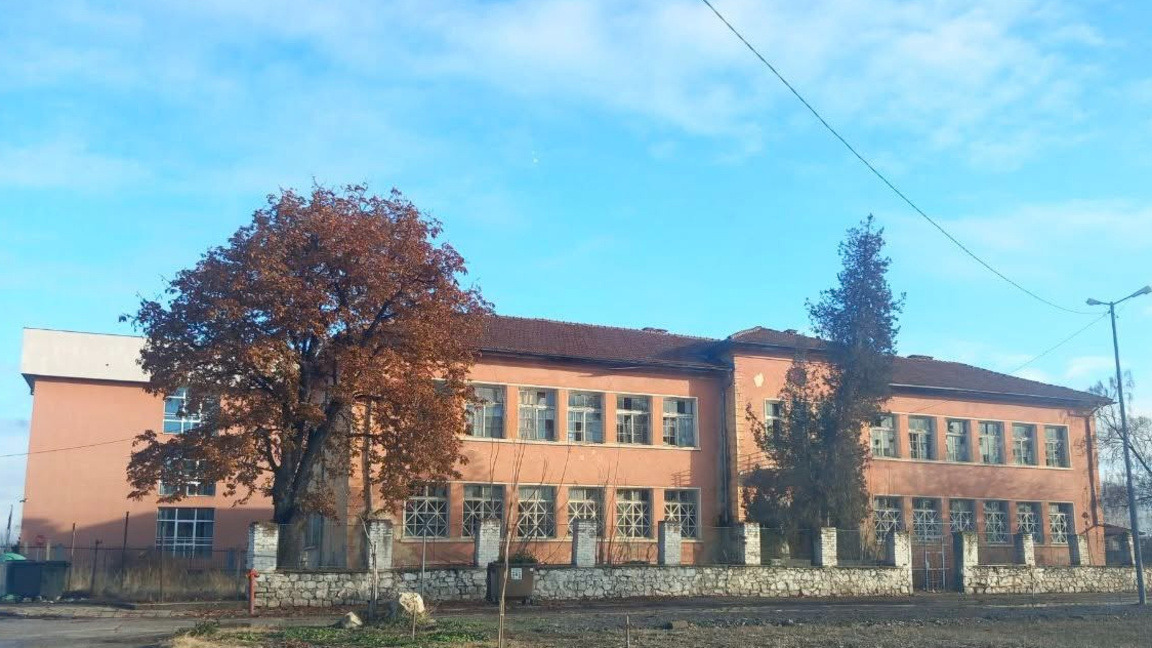 Старата гимназия в Съединение