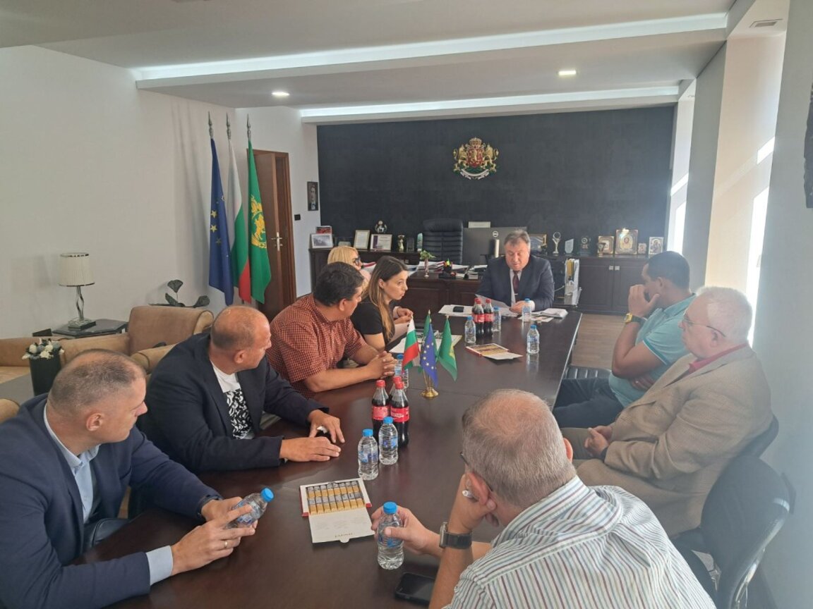Местят децата от опасната сграда