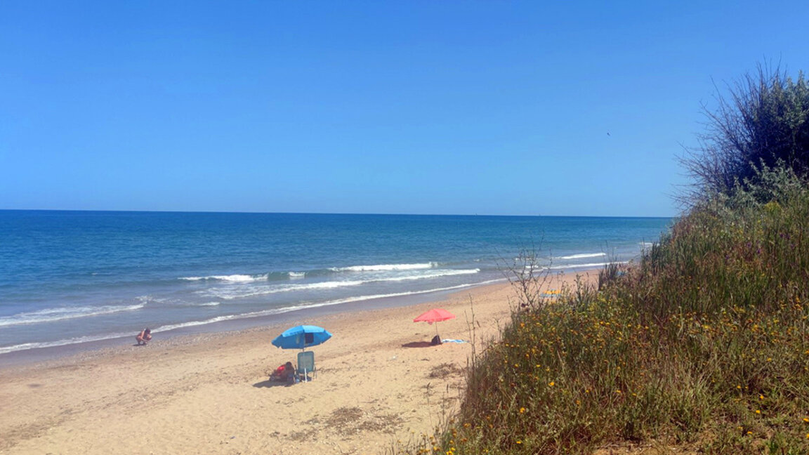 Playa y petanca en la ciudad de Shabla