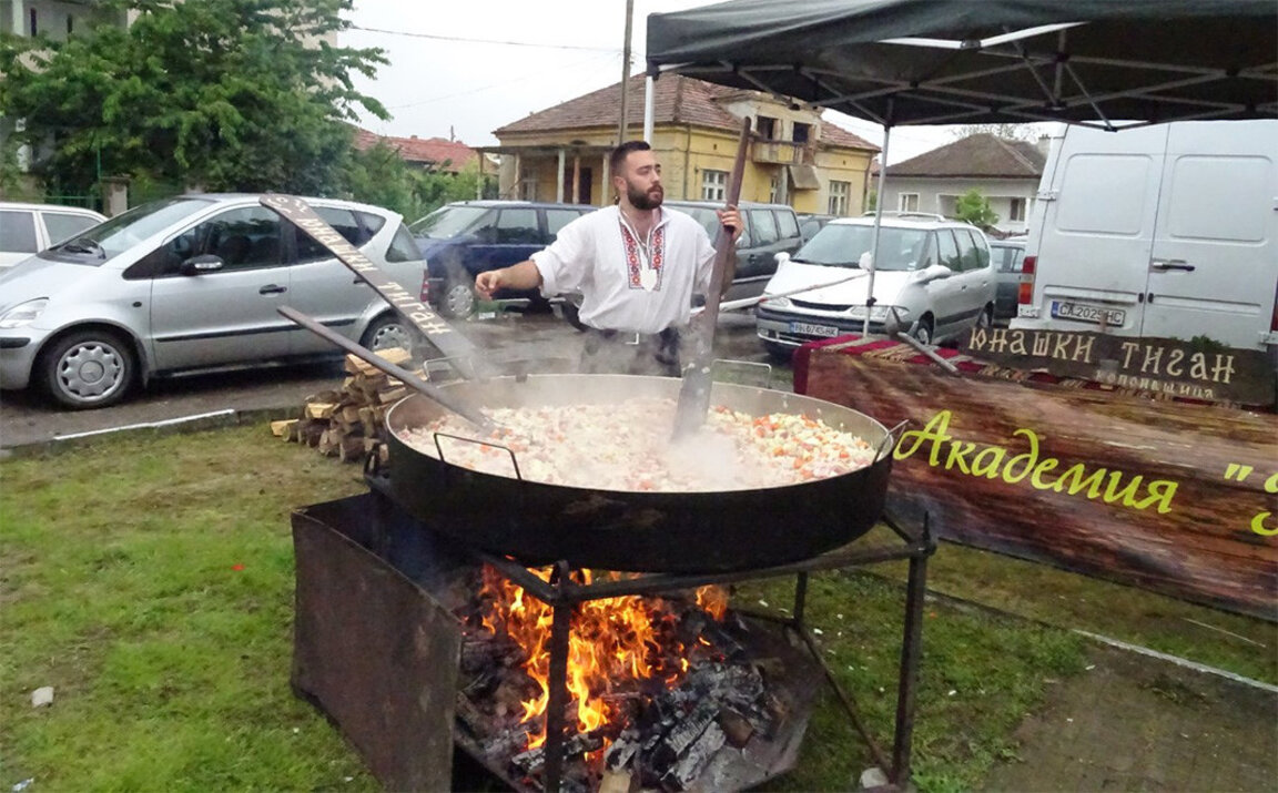 Festivalul gastro reunește bucătari din Serbia, România și Bulgaria în satul Antimovo