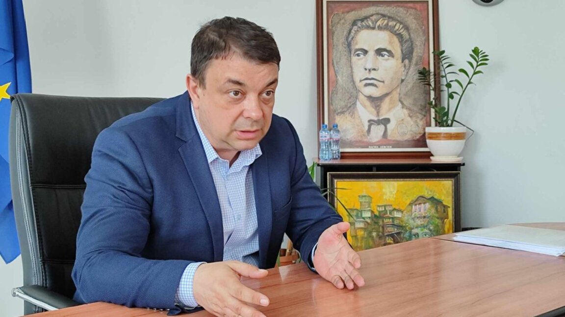 Кметът на Силистра подкрепя готовността на родители за стачка заради липса на пари за училищни ремонти