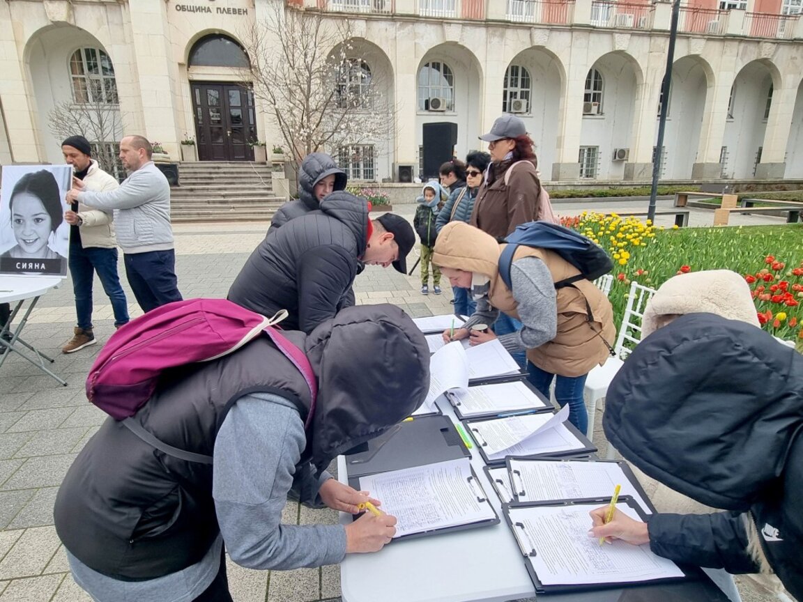 2000 души в подписка искат оставки в АПИ