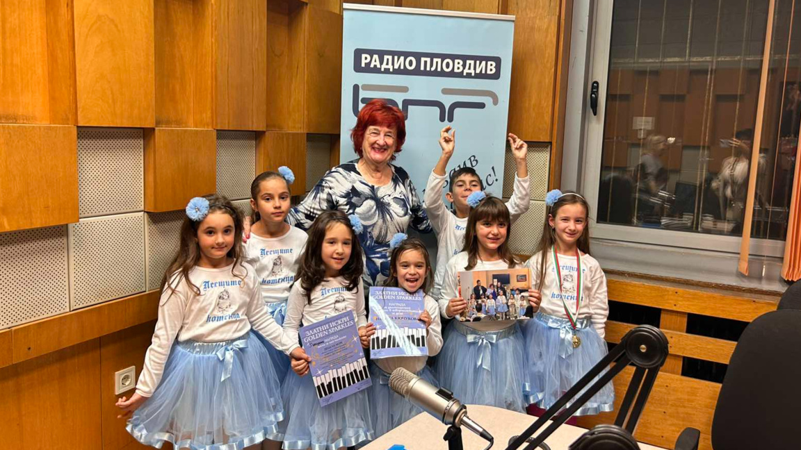 Невена Кючукова и ДВГ "Пеещите котенца" гости в предаването Клуб "Неделя"