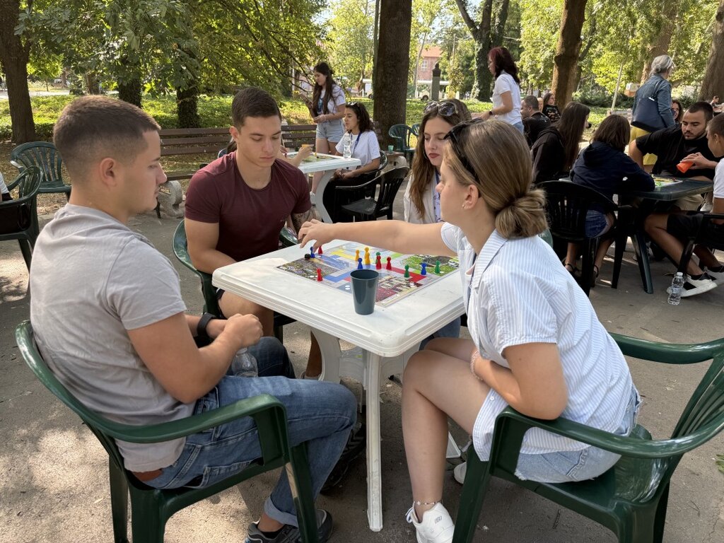 Млад татко спечели „Не се сърди, човече“