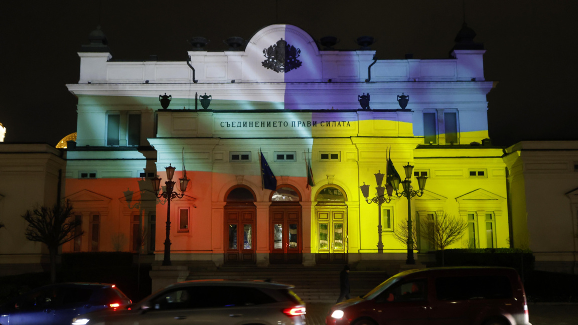 Историческата сграда на НС  беше осветена с цветовете на българския и украинския флаг, 24.02.26 г.