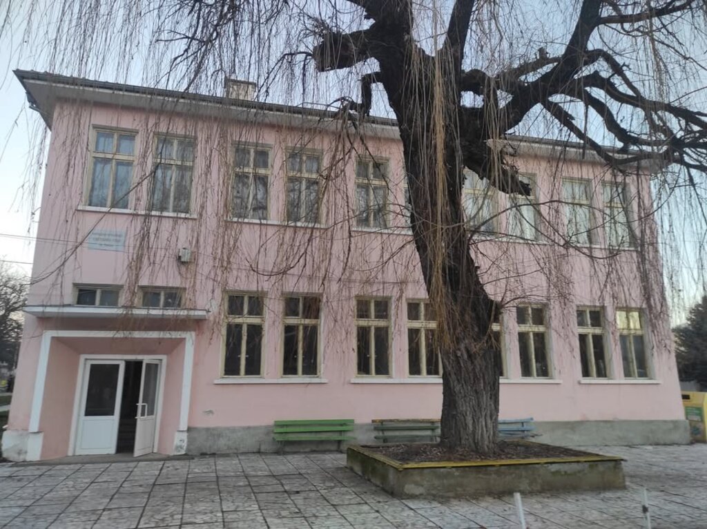 Изложба и работилница по дърворезба в Земен