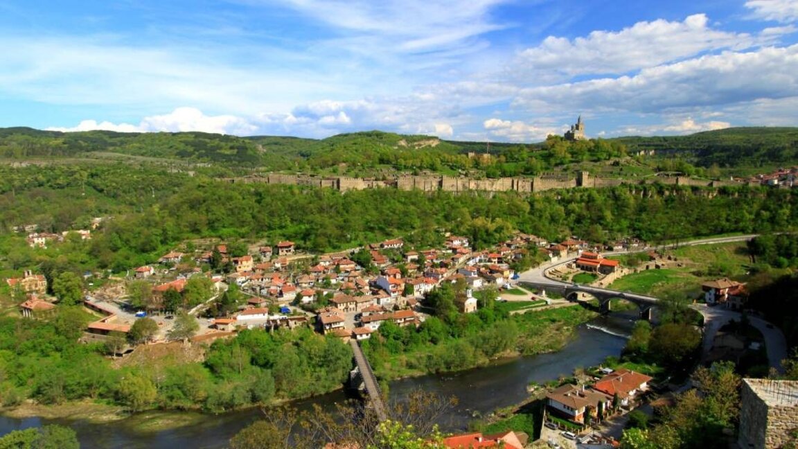 Shkollat dhe grupet folklorike bullgare jashtë vendit mblidhen në Veliko Tërnovo